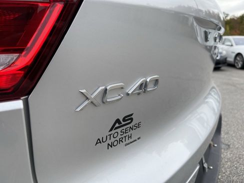 Used 2019 Volvo XC40 T5 R-Design image 9