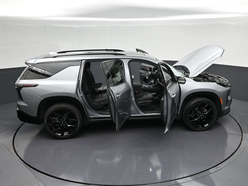Used 2024 Chevrolet Traverse RS FWD image 39