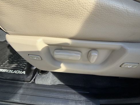 Used 2019 Toyota Sequoia Limited image 20