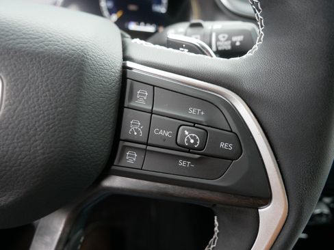 Used 2025 Jeep Grand Cherokee Limited w/ Trailer Tow Package image 26