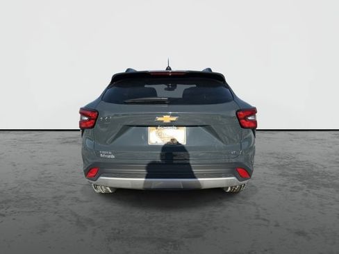 Used 2025 Chevrolet Trax LT image 6