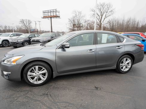 Used 2015 Nissan Altima 2.5 SV w/ Convenience Package image 3