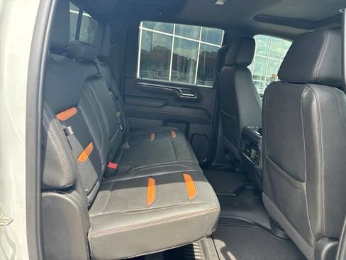Used 2025 GMC Sierra 2500 AT4 w/ AT4 Premium Plus Package AWD/4WD image 9