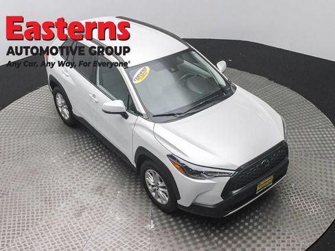 Used 2022 Toyota Corolla Cross LE FWD image 3