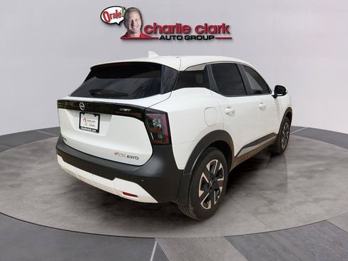 Used 2025 Nissan Kicks SV AWD/4WD image 5