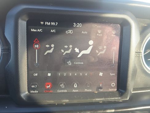 Used 2022 Jeep Wrangler Unlimited Sahara w/ Cold Weather Group AWD/4WD image 30