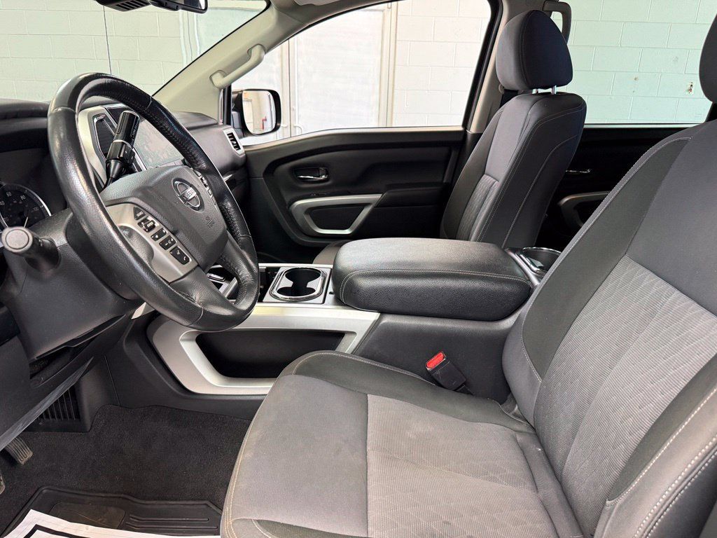 Used 2021 Nissan Titan SV w/ SV Convenience Package AWD/4WD image 19