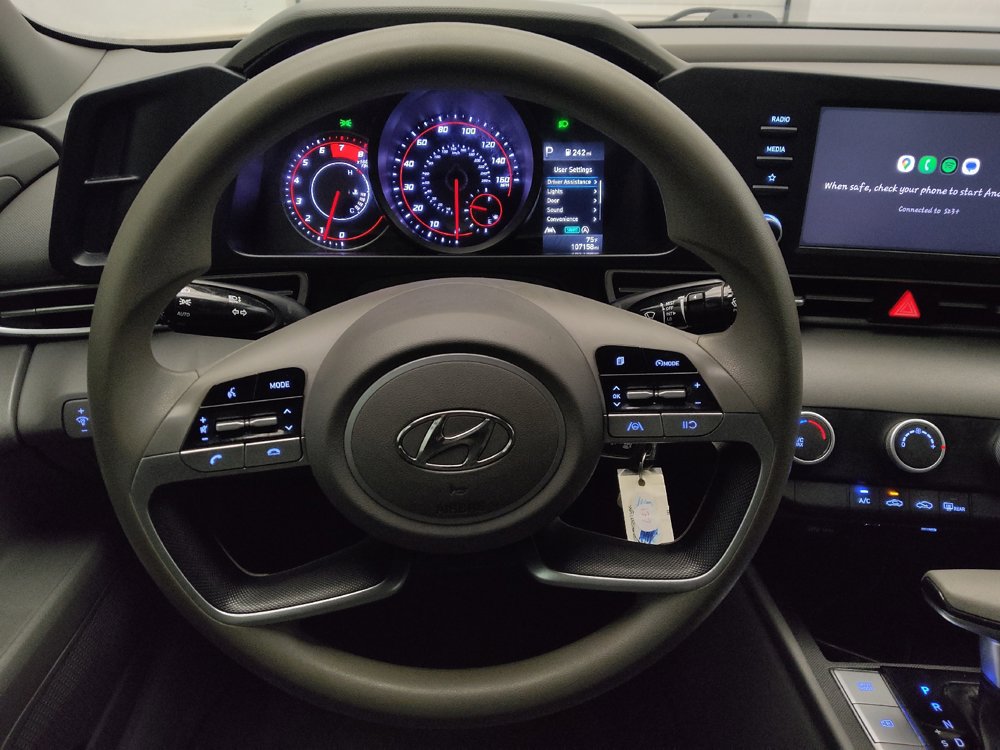 Used 2021 Hyundai Elantra SE FWD image 22