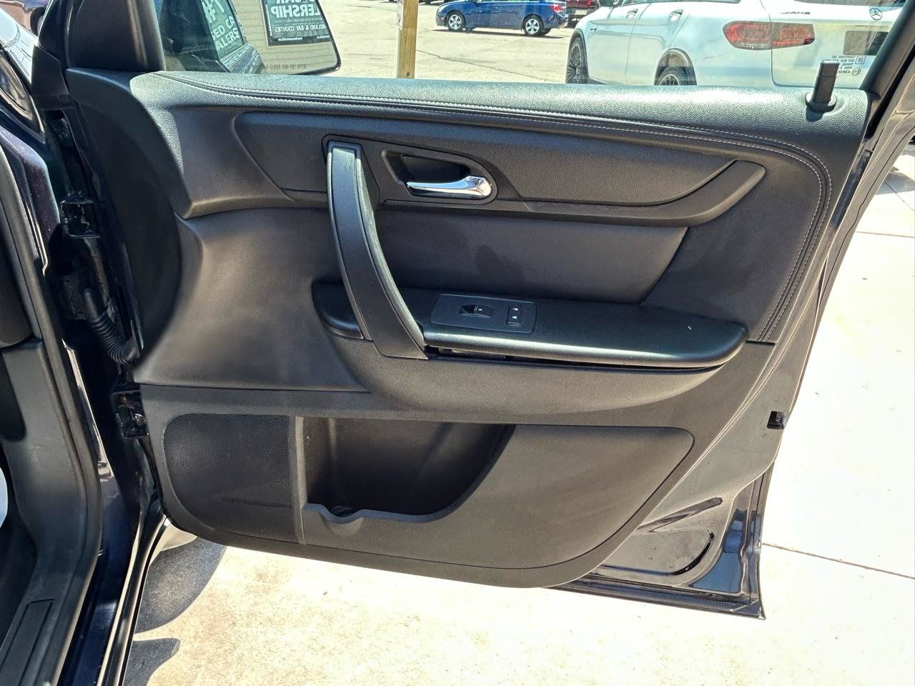 Used 2017 Chevrolet Traverse LT w/ Style and Technology Package FWD image 17