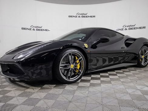 Used 2017 Ferrari 488 GTB RWD image 9