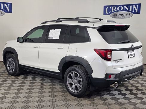 Used 2025 Honda Passport TrailSport image 3