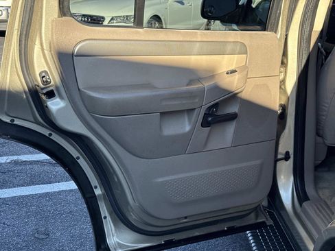 Used 2003 Ford Explorer XLT image 12