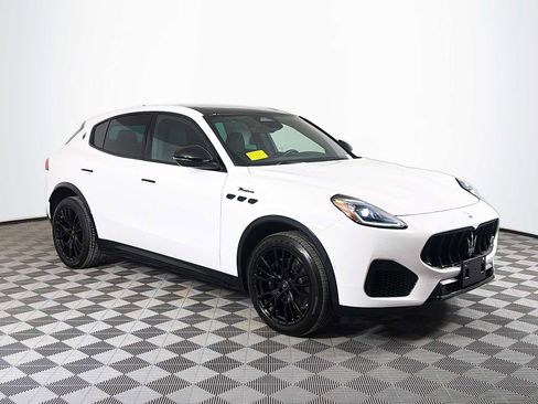 Used 2025 Maserati Grecale Modena image 3