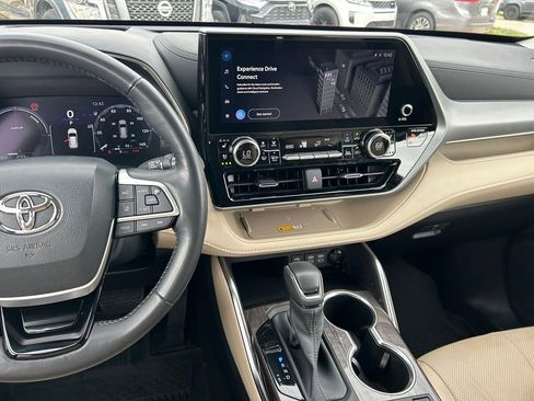 Used 2023 Toyota Highlander Platinum image 22
