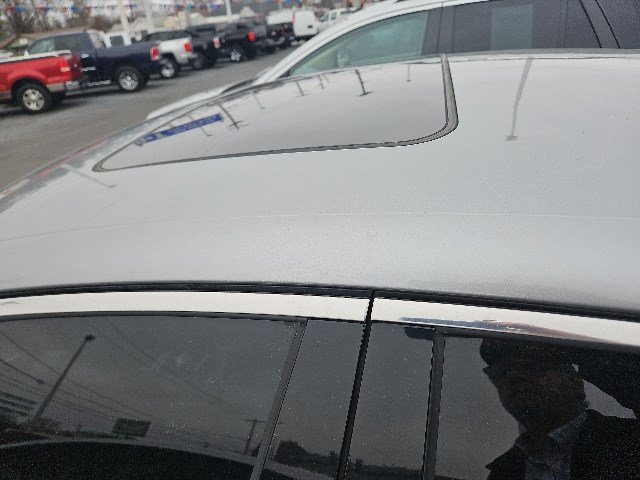 Used 2015 Chrysler 200 Limited w/ Convenience Group FWD image 5