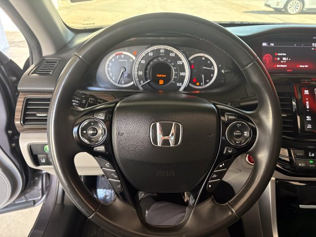 Used 2016 Honda Accord Touring image 13