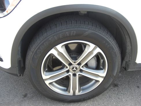 Used 2017 Mercedes-Benz GLC 300 image 4