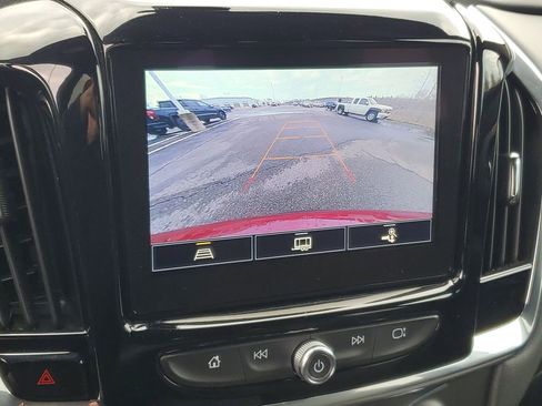 Used 2023 Chevrolet Traverse LT image 18