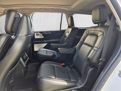 Used 2023 Lincoln Aviator Reserve w/ Equipment Group 201A RWD image 16
