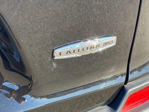 Used 2022 Jeep Cherokee Latitude Lux w/ Sun & Sound Group image 26