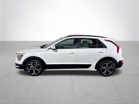 Used 2023 Kia Niro EX Touring FWD image 9