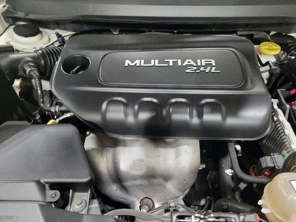 Used 2019 Jeep Cherokee Latitude Plus w/ Cold Weather Group AWD/4WD image 30