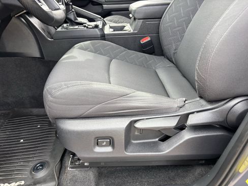 Used 2024 Toyota Tacoma SR5 AWD/4WD image 21