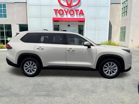 Certified 2024 Toyota Grand Highlander FWD image 8