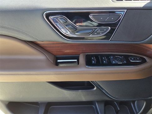 Used 2022 Lincoln Navigator Reserve image 24