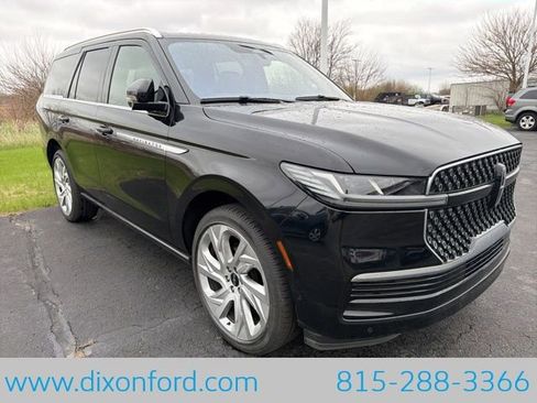 Used 2025 Lincoln Navigator Reserve image 9