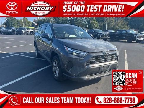 Used 2025 Toyota RAV4 XLE AWD/4WD image 1
