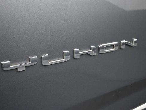 Used 2022 GMC Yukon SLT w/ SLT Luxury Package AWD/4WD image 11