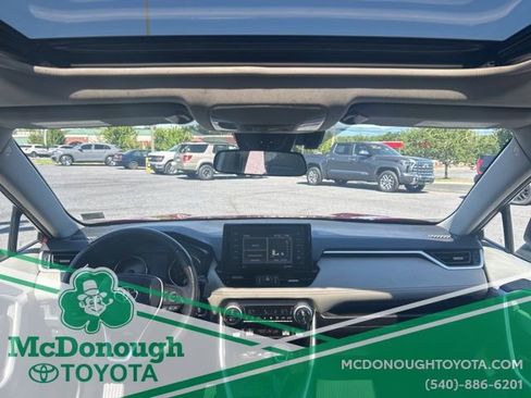 Used 2022 Toyota RAV4 XLE Premium AWD/4WD image 9
