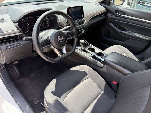 Used 2023 Nissan Altima 2.5 SV image 11