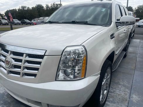 Used 2013 Cadillac Escalade Luxury image 4