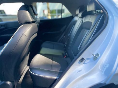 Used 2024 Hyundai Venue Limited FWD image 20