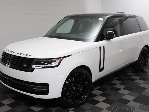 New 2025 Land Rover Range Rover Long Wheelbase Autobiography image 3