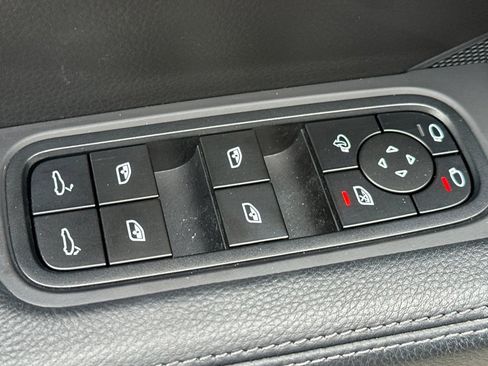 Used 2023 Porsche Cayenne Platinum Edition image 15