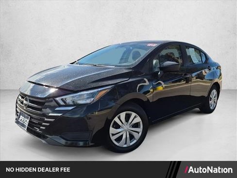 Used 2017 Nissan Versa SV FWD image 1