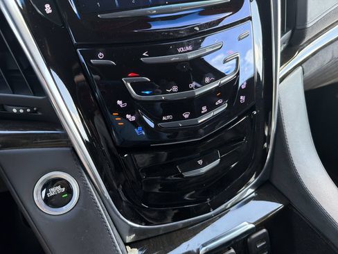 Used 2018 Cadillac Escalade Platinum AWD/4WD image 35
