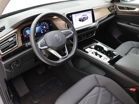 Used 2024 Volkswagen Atlas SE image 16