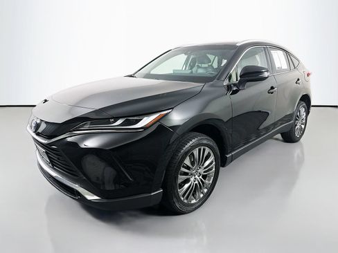 Used 2023 Toyota Venza XLE AWD/4WD image 3
