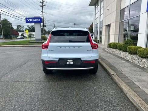Used 2025 Volvo XC40 B5 Core AWD/4WD image 4