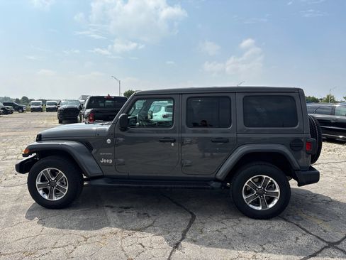 Used 2021 Jeep Wrangler Unlimited Sahara w/ Cold Weather Group AWD/4WD image 9