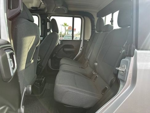 Used 2024 Jeep Gladiator Sport AWD/4WD image 13