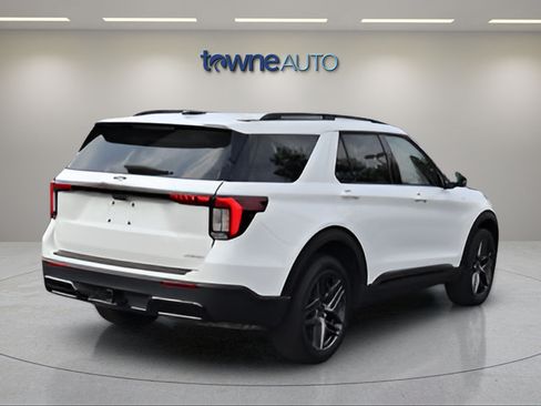 Used 2025 Ford Explorer ST-Line w/ ST-Line Street Pack AWD/4WD image 5