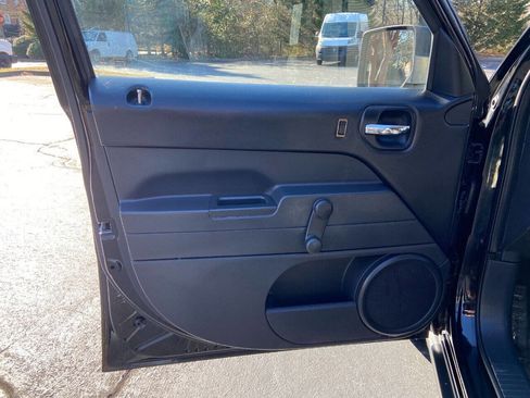 Used 2015 Jeep Patriot Sport image 19