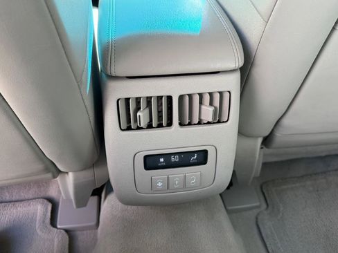 Used 2011 Cadillac DTS Luxury image 13