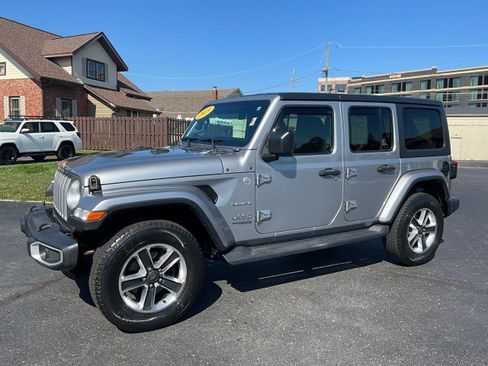 Used 2019 Jeep Wrangler Unlimited Sahara w/ Safety Group AWD/4WD image 3