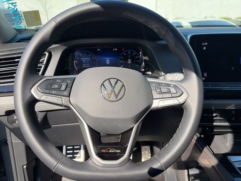 Used 2025 Volkswagen Atlas Peak Edition SE image 12